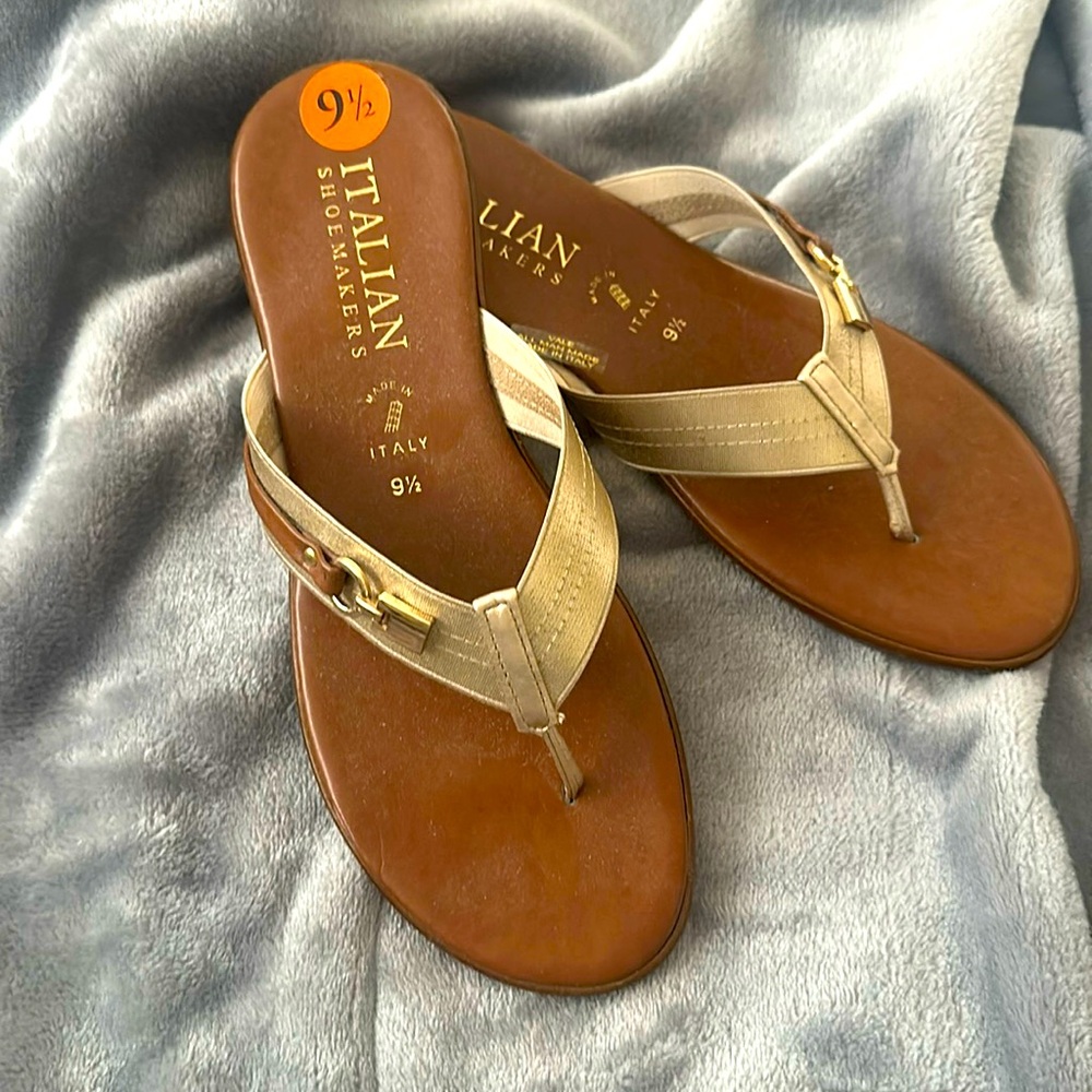 NWOT Made in Italy Sandals - gold tone